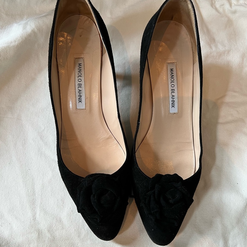 Manolo Blahnik Suede Pointed-Toe Heels With Flower